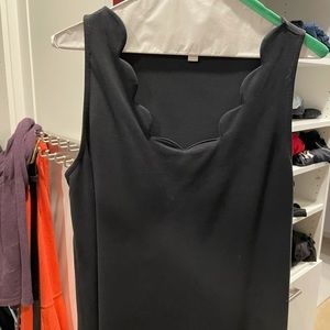 Sleeveless dark gray scallop top